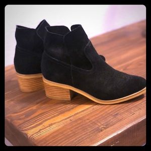 6.5 Steve Madden Black Suede Lancaster Booties